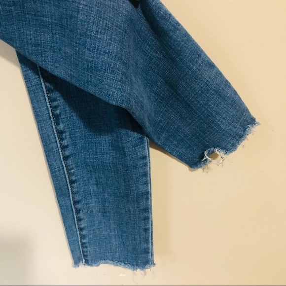 Levi’s 711 Skinny Raw Hem Distressed Jeans - Picture 3 of 7